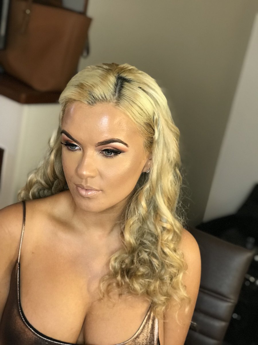 DestineyL__'s tweet photo. Day 4
Set Life 📸
#YoungDolph🐬
#TheAllAmericanBadGirl👸🏼
Hair: TamaraJ/ @_itsashaa
MakeupByMe ✨
#MemphisGlamSquad 🤟🏾
#DesTheOne 💄 #TheMakeupArtist👩🏽🎨 #BookWithDes #MemphisMua🎨 #DesTheMUA
For Bookings 📩 @daklawrence@gmail.com https://t.co/kxyEUBf1lB