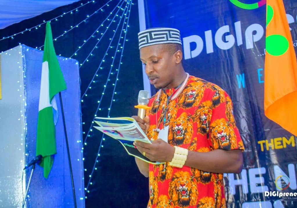 IfeanyiAniagoh's tweet photo. Filled with His Grace, I delivered my welcome address on Day 1 of #Digipreneur Week... #DPWeek2018

"We have the key to effectively curb unemployment with the opportunities in the digital entrepreneurship soace"

... Our Time is Now!!! @socialmediaclub @TonyElumeluFDN https://t.co/vmKUUcMReO