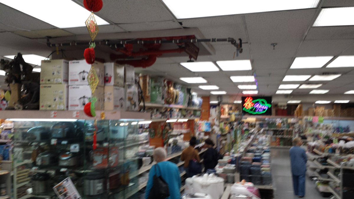 lovetravelingto's tweet photo. Hoping to go to one of my favorite stores in NYC Chinatown tomorrow. If you go be sure to go downstairs. If you like tea and kitchen things you will be in heaven. #travel #NYC #Chinatown #KamMan https://t.co/7qRneniKsZ