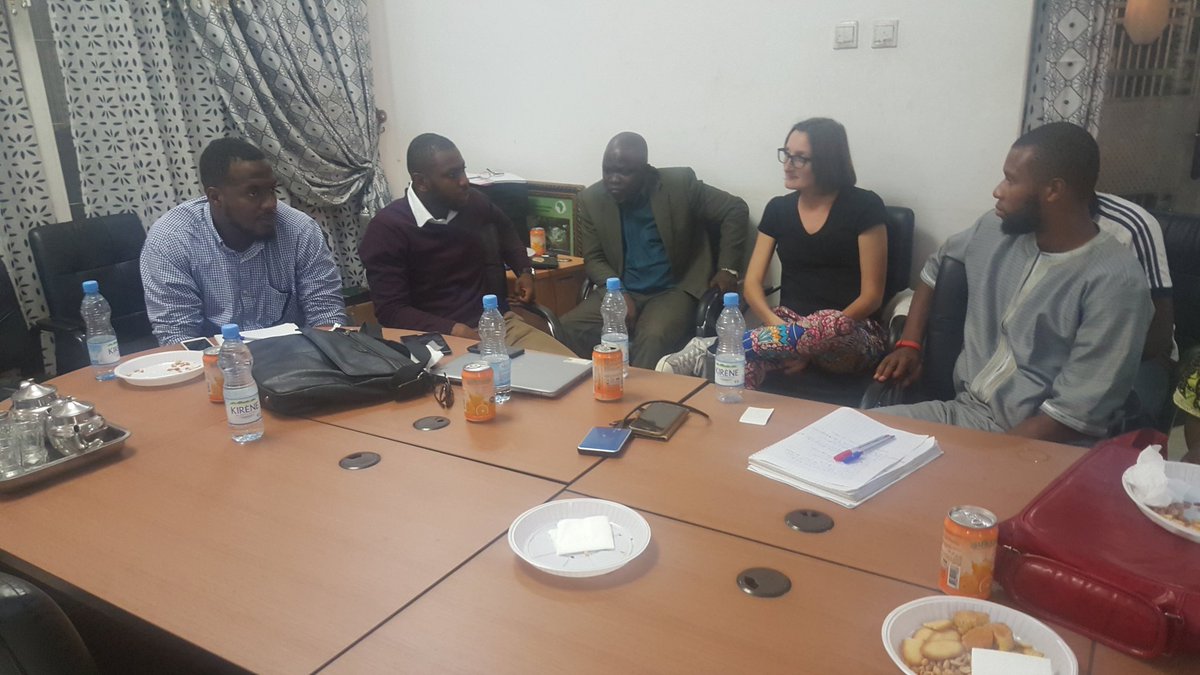 bisangare05's tweet photo. Les participants @viawater Café discutent de la question durabilité et viabilité posée par le groupe du Ghana. https://t.co/VZxjTn4t5Z