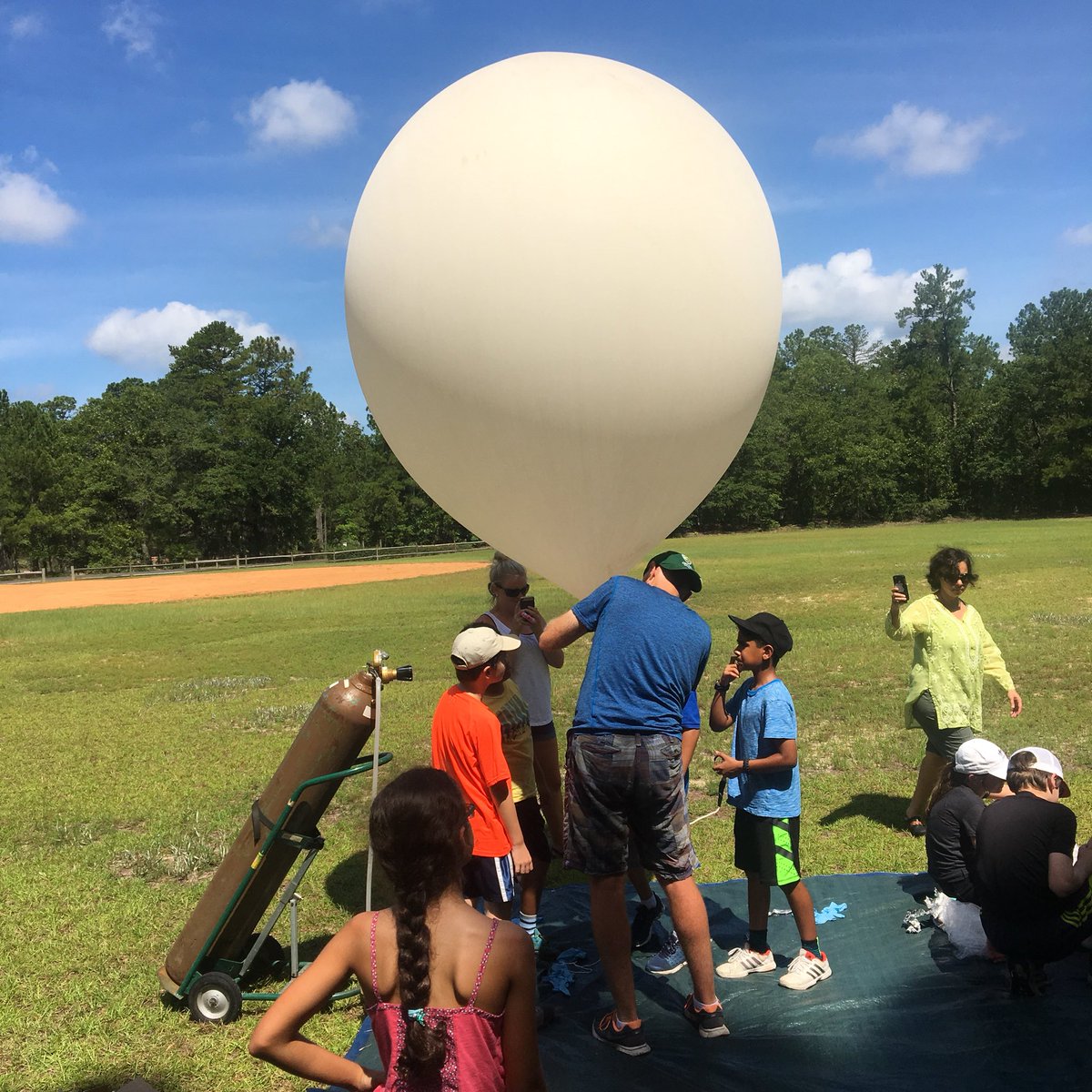 YoungSciAcademy's tweet photo. 1 year ago today DeBort 3 was launched. Proof in action that #STEAM learning is both fun and rewarding! Students collected real-time atmospheric data and even presented at the #CERF conference. 
#scienceinaction #Cycle4YouthScience https://t.co/9ATnbOTu0d