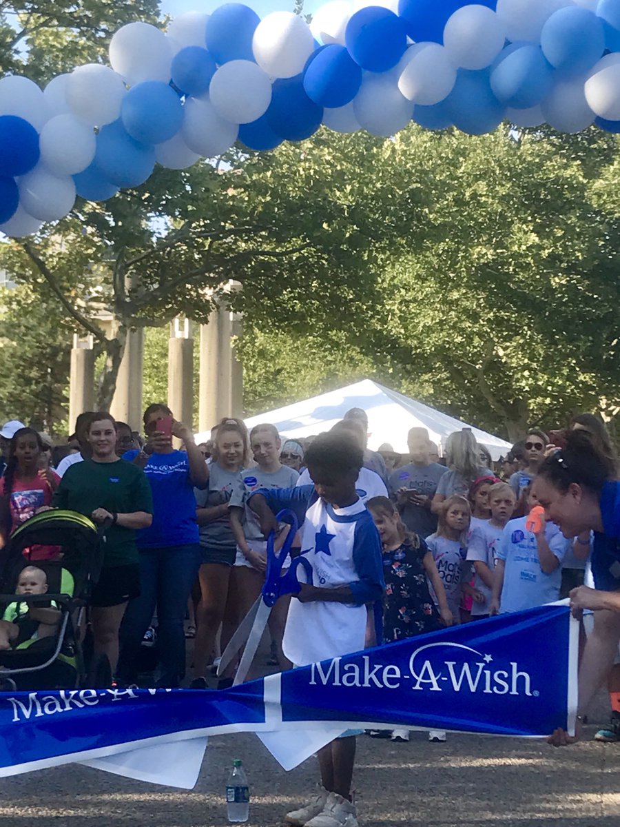 makeawishohkyin's tweet photo. #CincyWalkforWishes is officially underway. 🎉 The ribbon is cut ✂️ the walkers are off  👟 and wishes are coming true ⭐! https://t.co/zb9BMs643v