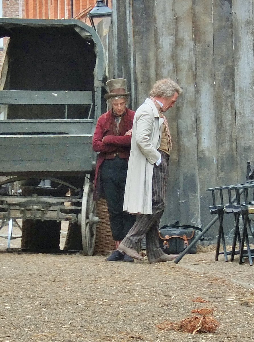 DrHouseNews's tweet photo. RT @ Katy_Books: Hope I'm allowed to post these 🙂 - I had such an amazing day!
#PeterCapaldi #filminginhull #HughLaurie #Hull #DevPatel #ThePersonalHistoryofDavidCopperfield https://t.co/E3OnbYZTDo
