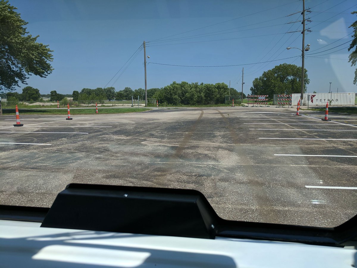 CityOfLincoln's tweet photo. #AbeLNK checking out the accuracy of the @NAVYA_Group autonomous electric shuttle. After numerous trips you can see the exact route the shuttle has taken by looking at the tracks it is leaving behind, it is really leaving its mark on #LNK #MayorsChallenge @BloombergCities https://t.co/mq31KQIjdL