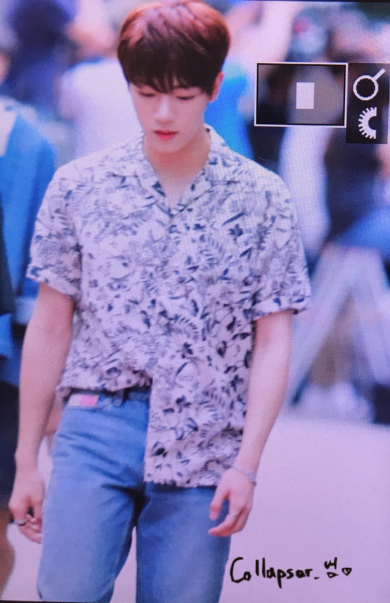 Collapsar_Beom's tweet photo. 180713 뮤뱅출근 

#골든차일드 #지범
#Golden_Child #JIBEOM https://t.co/b5WsdFGYan