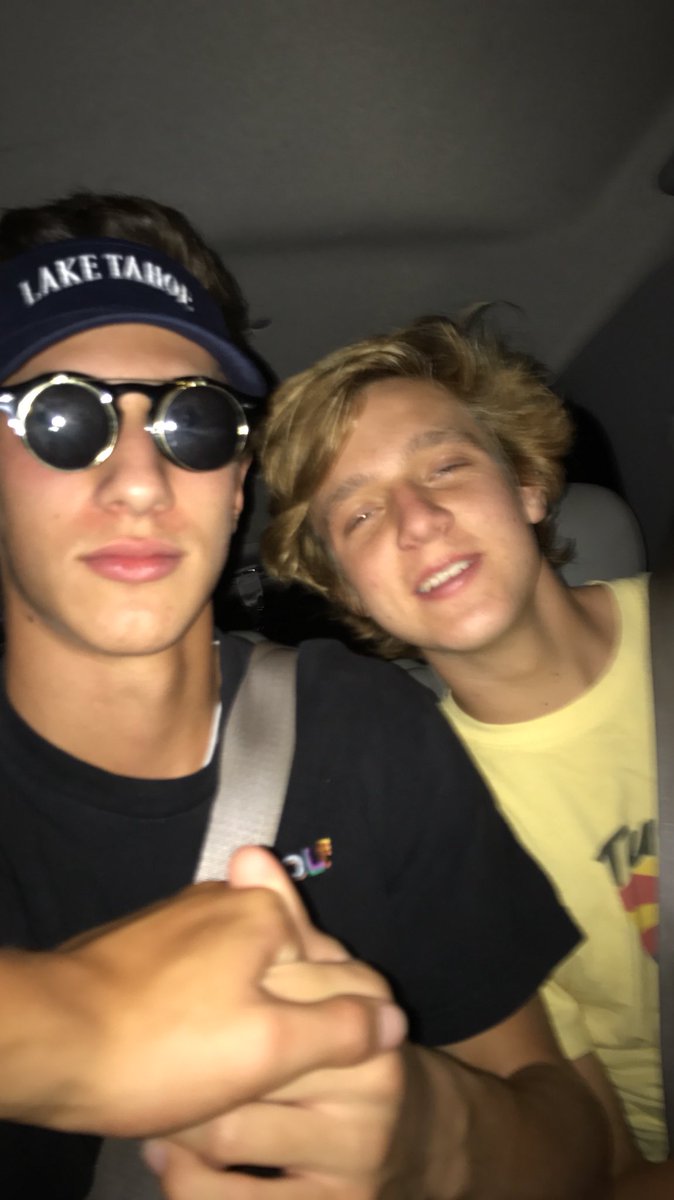 _ryanmcc_'s tweet photo. Happy birthday Teddy kick flip like Keah 🎉🎊 @teddyschulte https://t.co/F2CrRGP0Tp