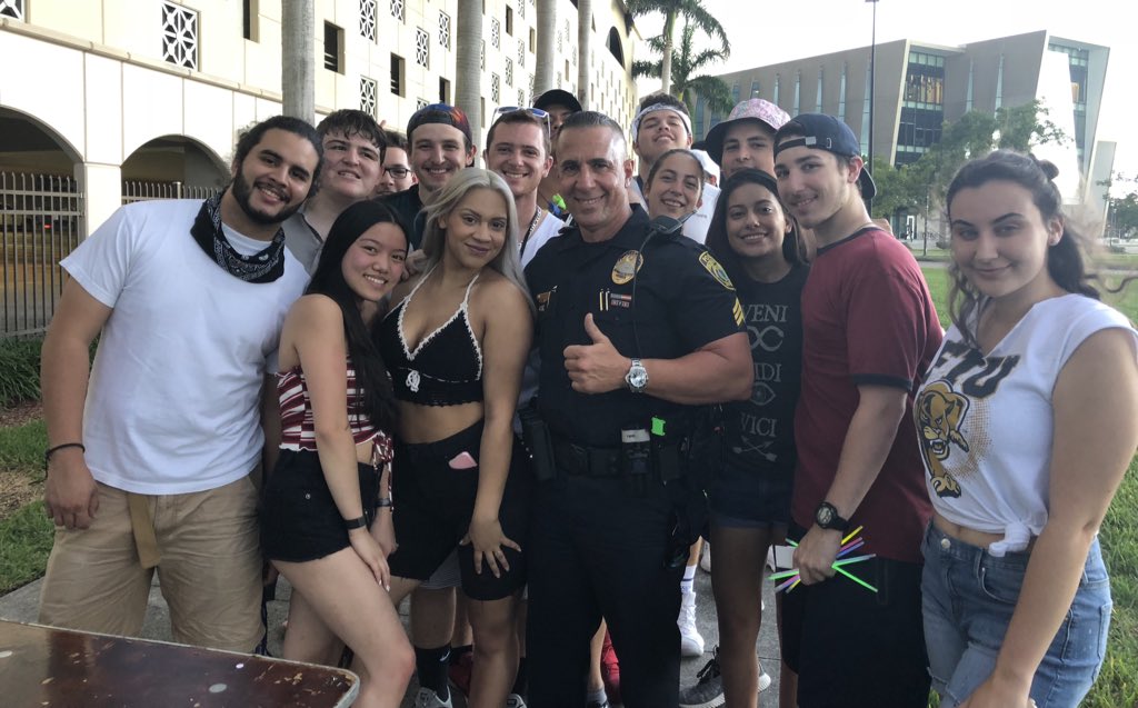 FIUPOLICE's tweet photo. Gates are now open..... its officially #FIUSummerFest time #BassDropUniversity 🎉🎉🎉🎉 https://t.co/CcHzHWHDWY