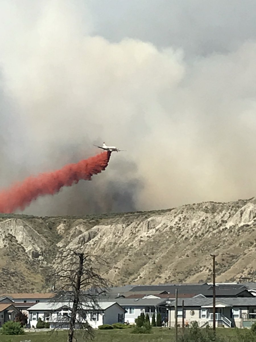 BlueShattered's tweet photo. Kamloops wildfire.  Incredible work and precision by all firefighters.  @Kamscan https://t.co/2zFuFQKc9C