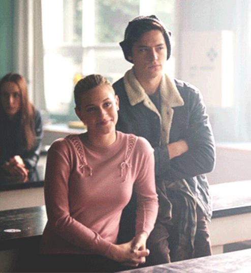 _HeyThereJuliet's tweet photo. RT if you're so exited to see Bughead in the season 3  ♥️ https://t.co/311zk6wLpf