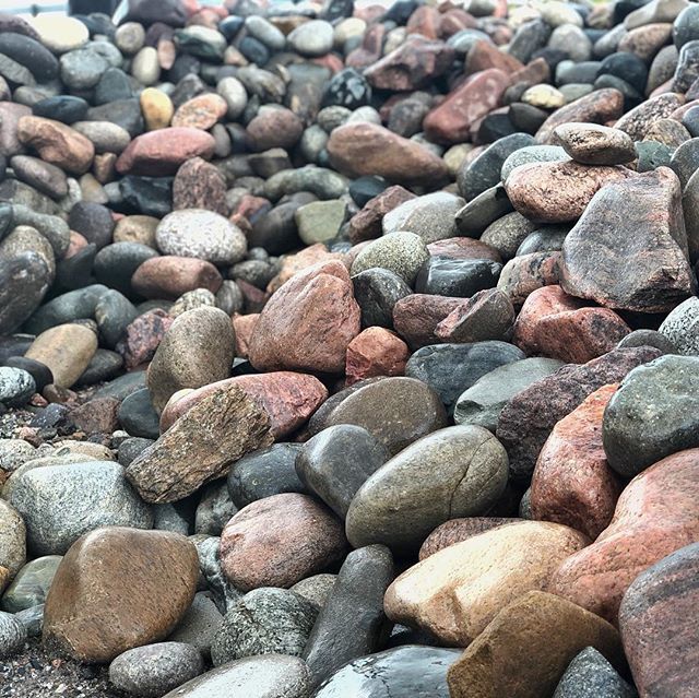 whizq's tweet photo. Rainy days make for awesome product shots! 🌧 📷
.
.
.
.
.
#WhizQ #FortWorth #RiverRock #LandscapeSupply #HardscapeBrotherhood #LandscapeConstruction #NaturalStone #Stoneyard #DFW #LandscapeArchitecture https://t.co/oJII6aWded