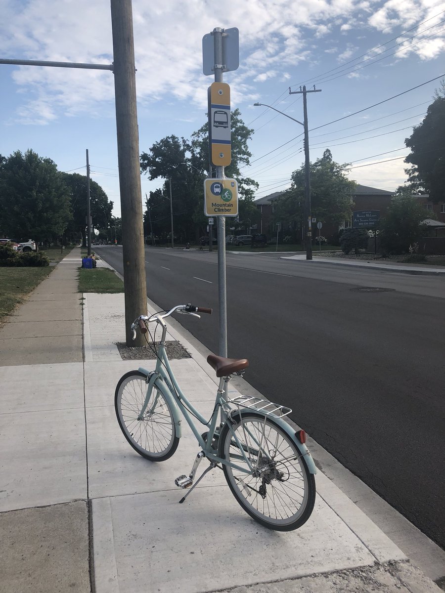 megthesmith's tweet photo. Tested out the free @hsr mountain climber service today to get up the escarpment on my bike & it’s awesome! I loved zipping around the mountain to do errands & now there’s one in my hood that goes up the Kenilworth access! What a fab #hamont service for cyclists ❤️🚴♀️ https://t.co/Mt8NcPcdA6