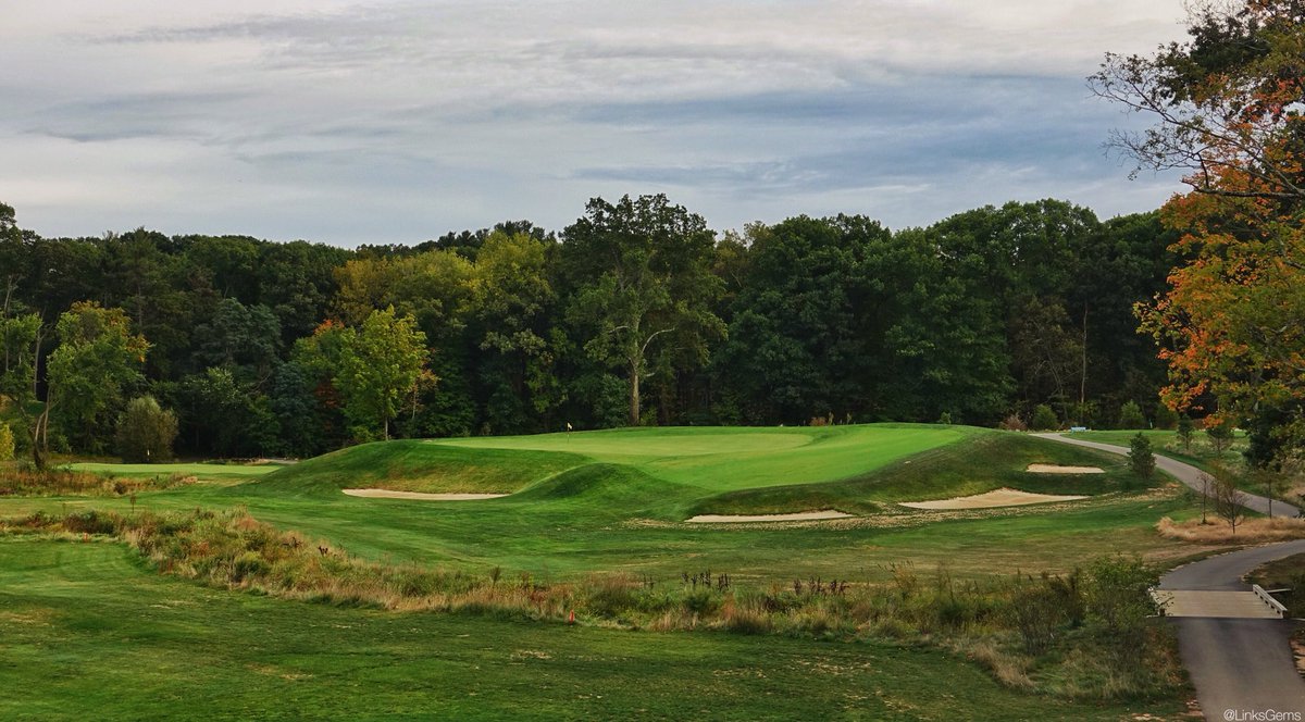 LinksGems's tweet photo. By request, the terrific Keney Park Golf Course, a 1927 Devereux Emmet design recently restored by Matthew Dusenberry. This muni has it all - church pews, a Redan, a Biarritz, incredible land movement, wildly entertaining greens! And all for well under $50. A personal favorite. https://t.co/a31gLLTX2m