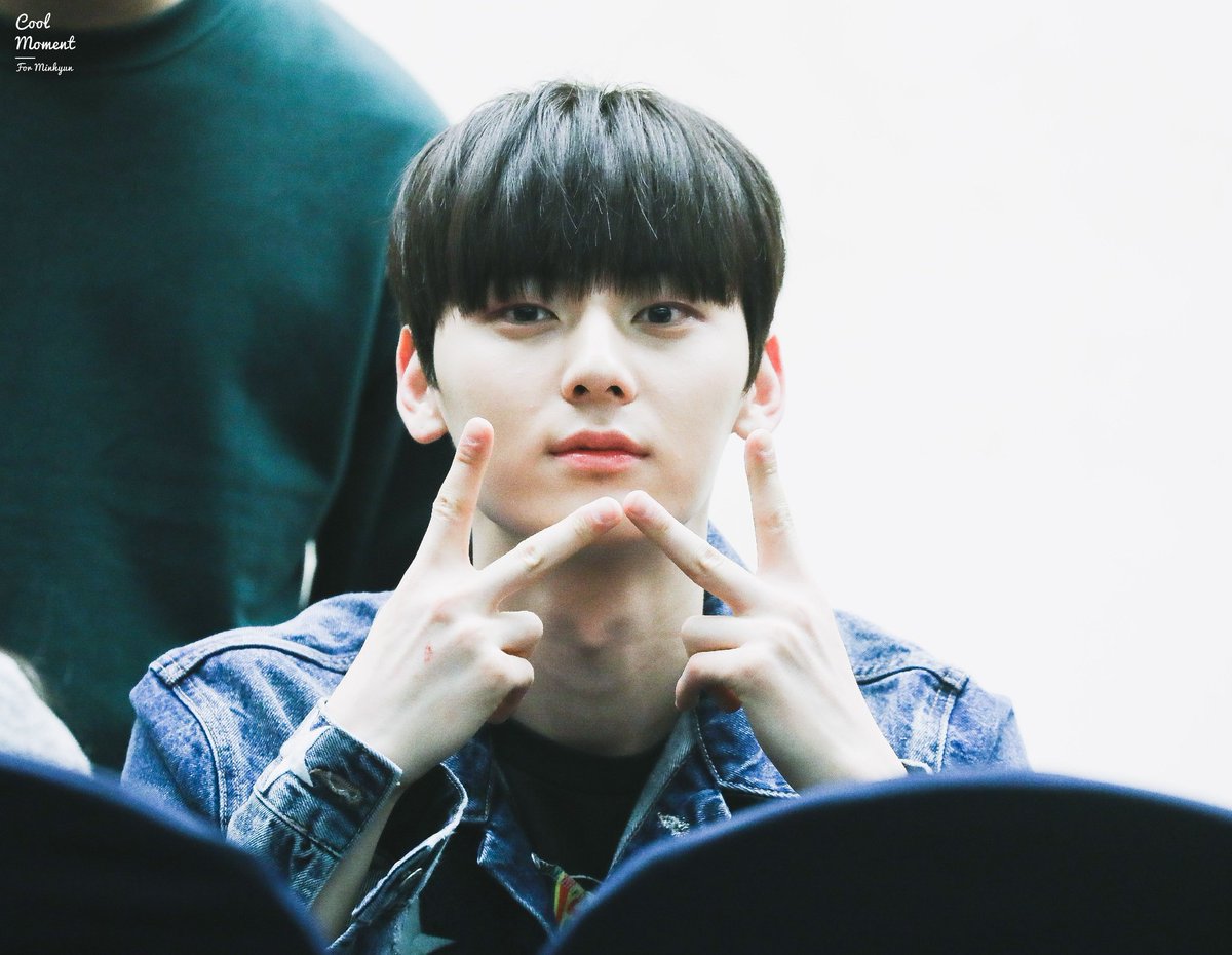 CoolMoment0809's tweet photo. 🦊✌✌   🦊✌

#황민현 #민현 #MINHYUN https://t.co/XY88EMtKBA