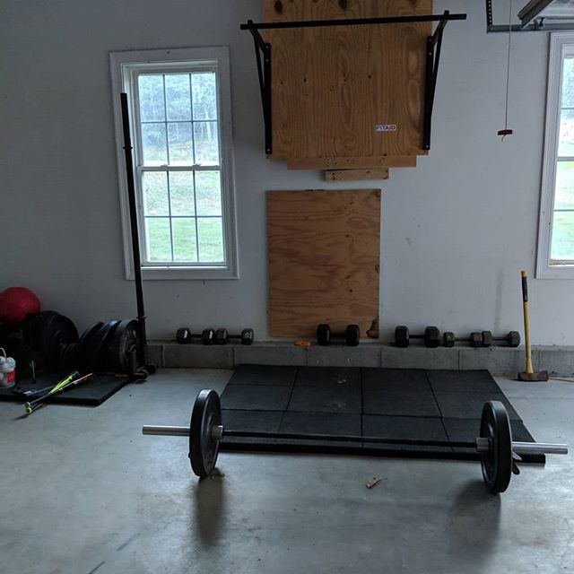 ocr_dad's tweet image. New pullup rig for the garage gym. I really have not had a place to do muscle ups in over a year. So this should be fun.

#garagegym #betitanfit #titanfitness #crossfitchewy