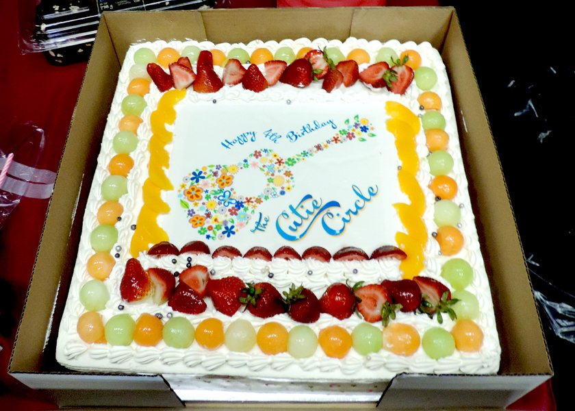 CutieCircle's tweet photo. Cutie Circle turned 4 on Sunday! A #ukulele party of strumming, singing and eating ensued! Thanks to all in @cityofcoquitlam @EvergreenArts @CityofPoCo @CityofPoMo for supporting the Cuties! #UkeOn everyone! https://t.co/x9HO19HhG9