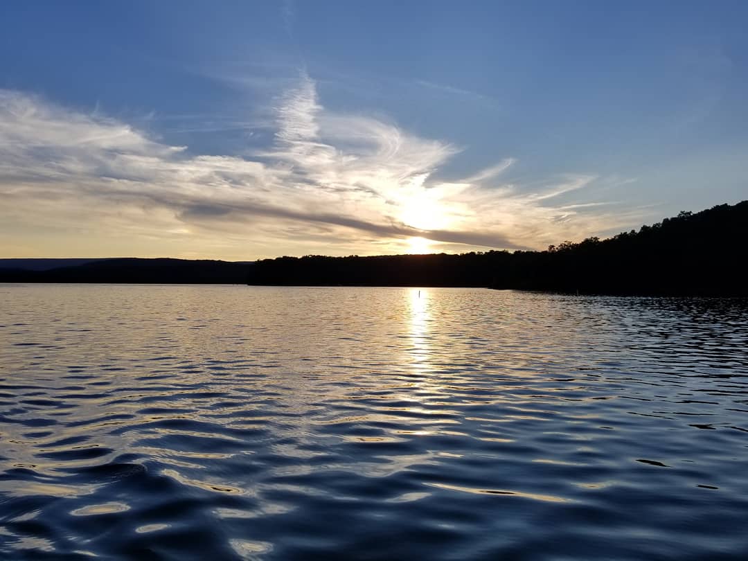 smiland's tweet photo. Beautiful night at #RaystownLake #lifeisgood❤️ #Boating #boatingseason #boatinglife #laketime #yachting #yacht #RaystownLake #Bayliner #baylinerboats #boatchillin #boaterslife #lakes #marine #marinelife #marineland https://t.co/IZBSEoRvbt
