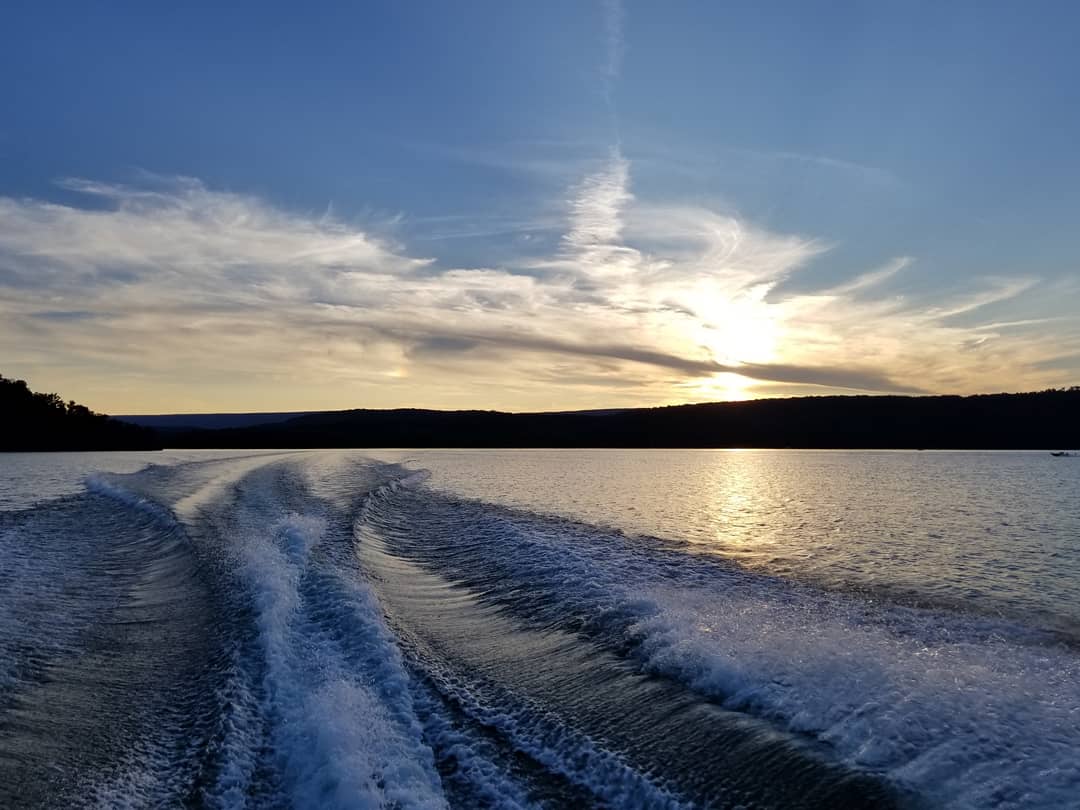 smiland's tweet photo. Beautiful night at #RaystownLake #lifeisgood❤️ #Boating #boatingseason #boatinglife #laketime #yachting #yacht #RaystownLake #Bayliner #baylinerboats #boatchillin #boaterslife #lakes #marine #marinelife #marineland https://t.co/IZBSEoRvbt