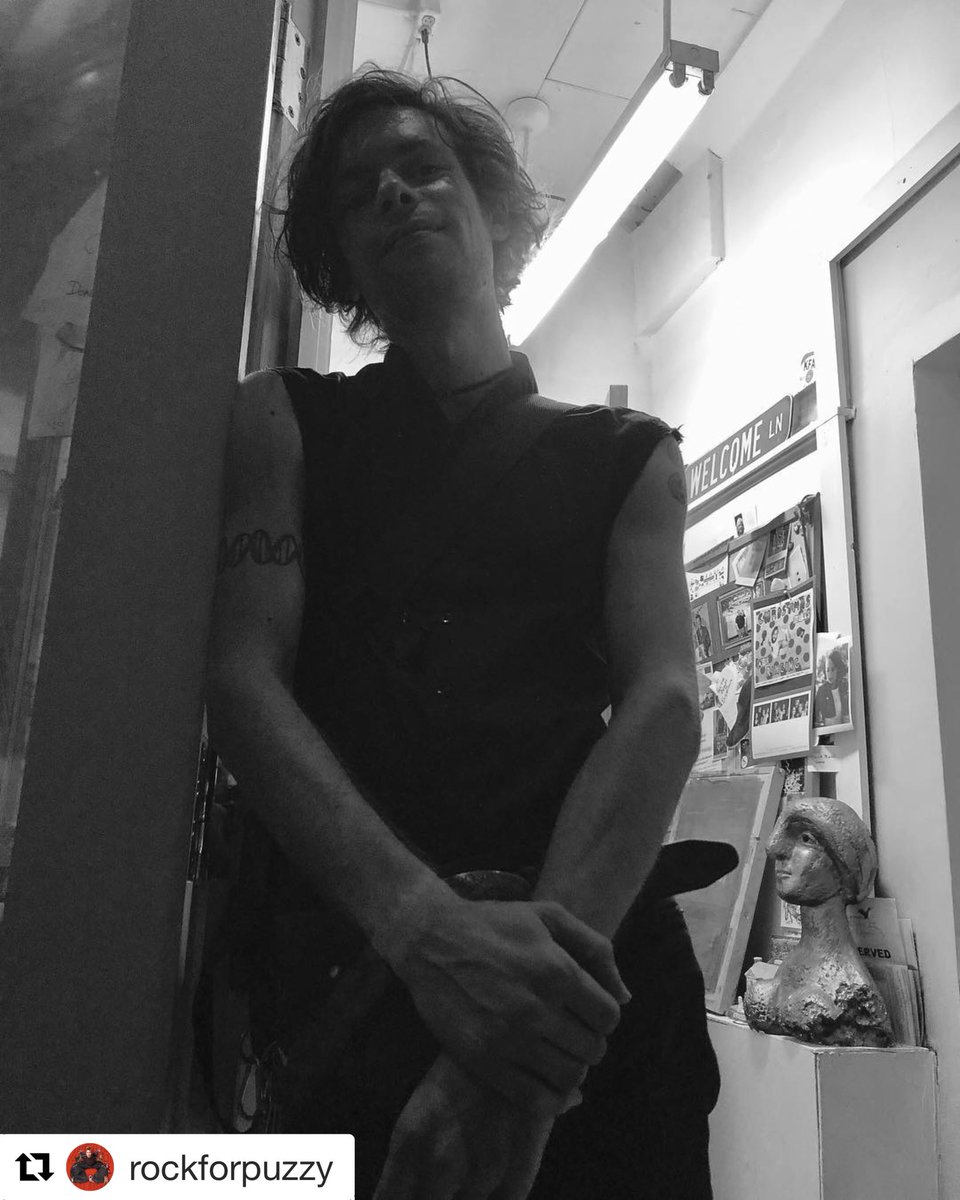 RockForPussyMN's tweet photo. Our thin white duke - #OrionTreon from @Phantom_Tails See him in the flesh tomorrow night at @FirstAvenue . #rfp2018 #RockForPussy @moxiehairsalon @T2shirtshop @felinerescueinc Get those tix! https://t.co/HpOnkMRtmz Friendship: https://t.co/Ujd1W0hUVX #cats #thinkwhiteduke https://t.co/BbAwcEwDq2