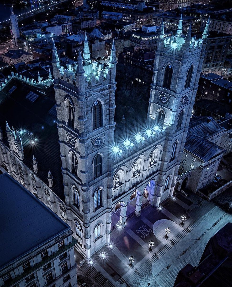 Basilique Notre-Dame de #Montréal at night. 🌛 Picture by @nightshotz.