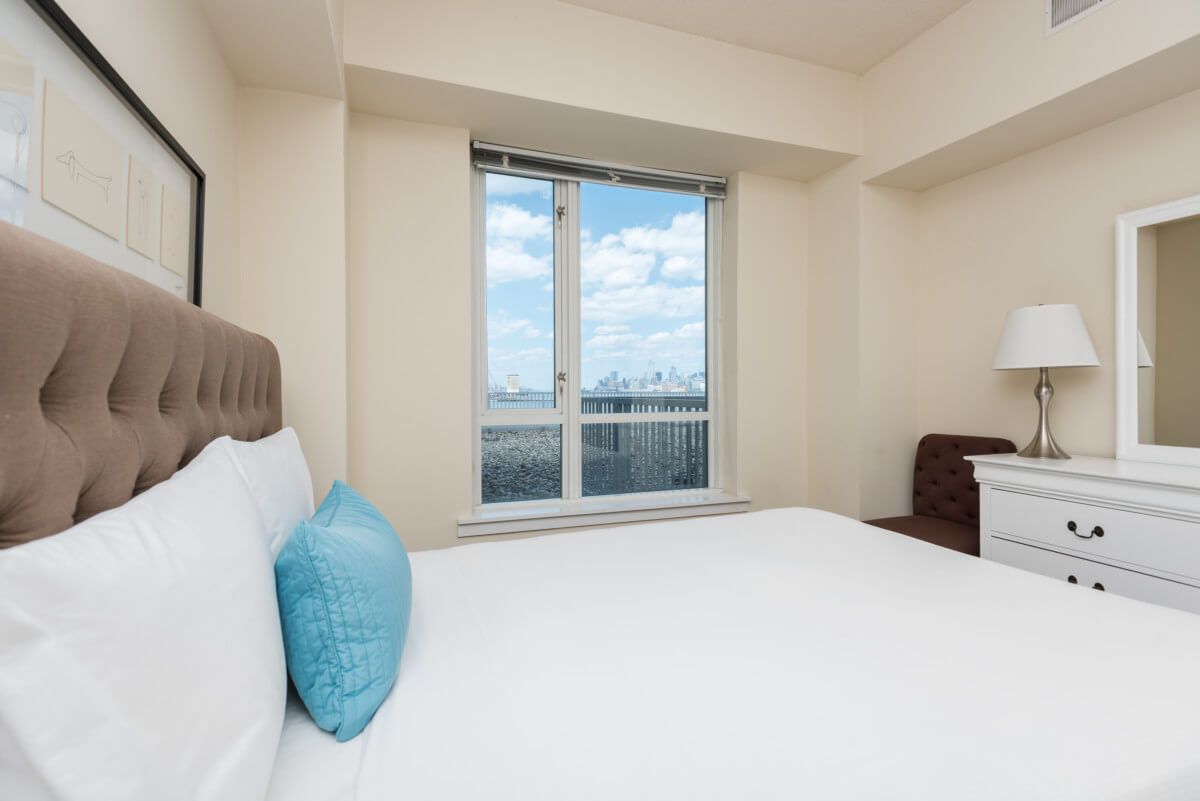 dharmahomesuite's tweet image. Beautiful #Manhattanviews from our two bedroom apartments in Exchange place! #DharmaExperience buff.ly/2meCml3…/exchange-place/two-bedroom/