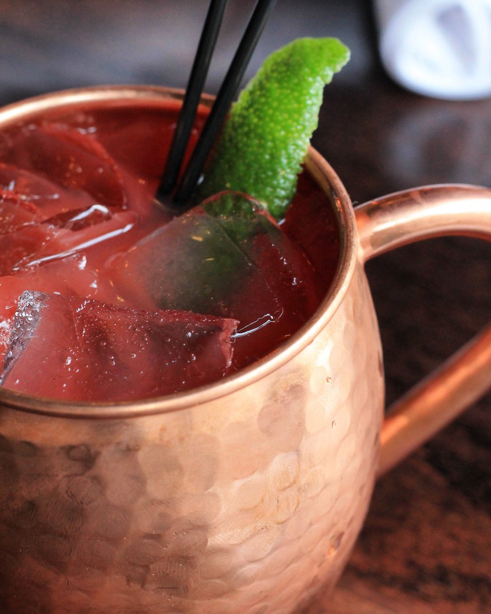 thtlogan's tweet photo. Don’t mess with El Chapo: Tequila Destilador Reposado, lime, blood orange purée, ginger beer, Hellfire habanero bitters. 
#cocktails #chicagodrinkscene #imbibegram #chicagocraves #chicagogrammers #drinksnearme #drinkthischicago #chicagodrinkclub #tipsy #tequila #mule #fire #hot https://t.co/OyAhkbJuq9