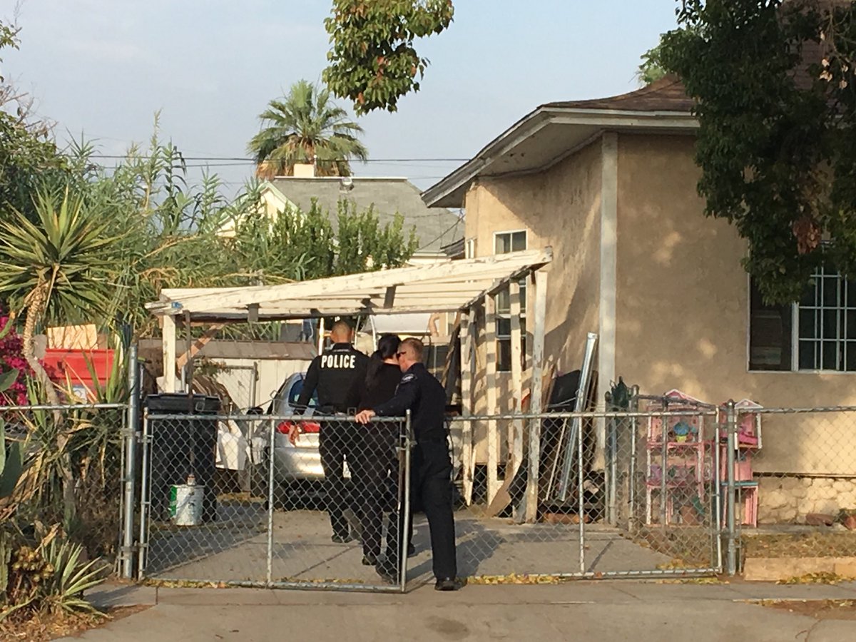 tina_patel's tweet photo. UPDATE: @RedlandsPD have detained two people after stabbing victim found in Goodwill parking lot. No motive for killing given yet. @CBSLA https://t.co/gAXa9s5y1V