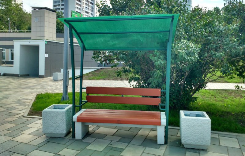 dylan_reid's tweet image. Loved these sheltered benches I saw in the city of Samara, Russia. Could really make the benches useful for a greater amount of time - in hot sun, light rain, even light snow. #sitTO spacing.ca/toronto/2018/0…