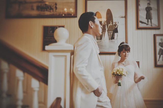 Juner671's tweet image. At the famous Moana staircase. So much history in this building. Makes for a photogenic location.
.
.
#engagement #passionpassport #imengaged #hawaiiwedding #loveintentionally
#hawaiiweddingphotographer #itstartedwithyes #soloverly #wedaward #bohowedding… ift.tt/2JhTvDv
