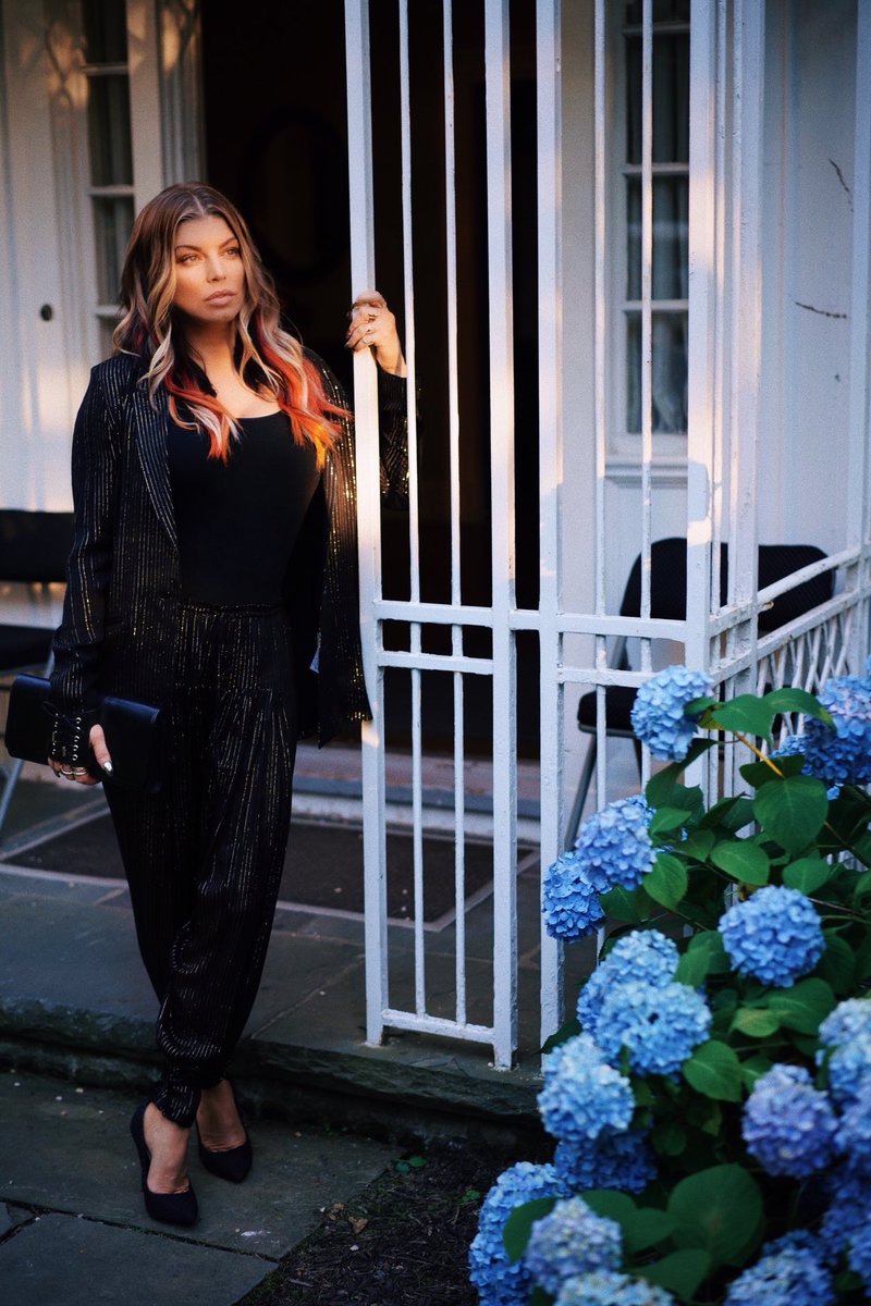 Fergie's tweet image. w my @matrixfamily adding some color to the #FeinsteinSummerConcert.... hair by @GeorgePapanikol &amp;amp; @nick_stenson &amp;amp; the winners of the #FERGIExMATRIX contest Eli Mancha &amp;amp; Amanda Stone ❤️🧡💛#MatrixPartner #SoColorCult