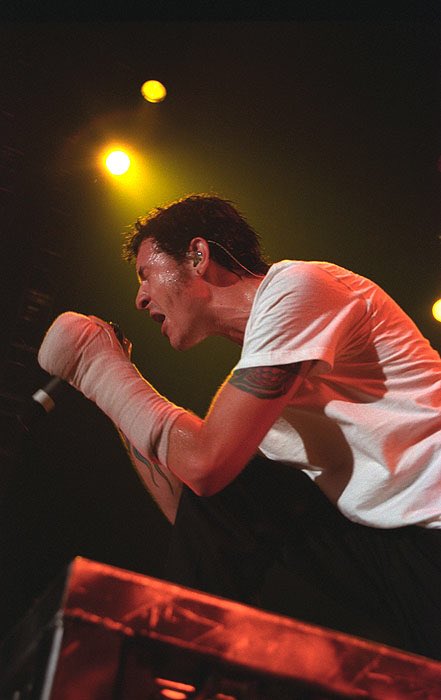 LPLive's tweet photo. Honestly @ChesterBe performed injured so many times it’s too many to just list in one tweet!

Chester was the definition of someone who left everything on the stage each night and tried as hard as he could to perform every show (as seen in these photos). #legend https://t.co/QfFmp5IbSS