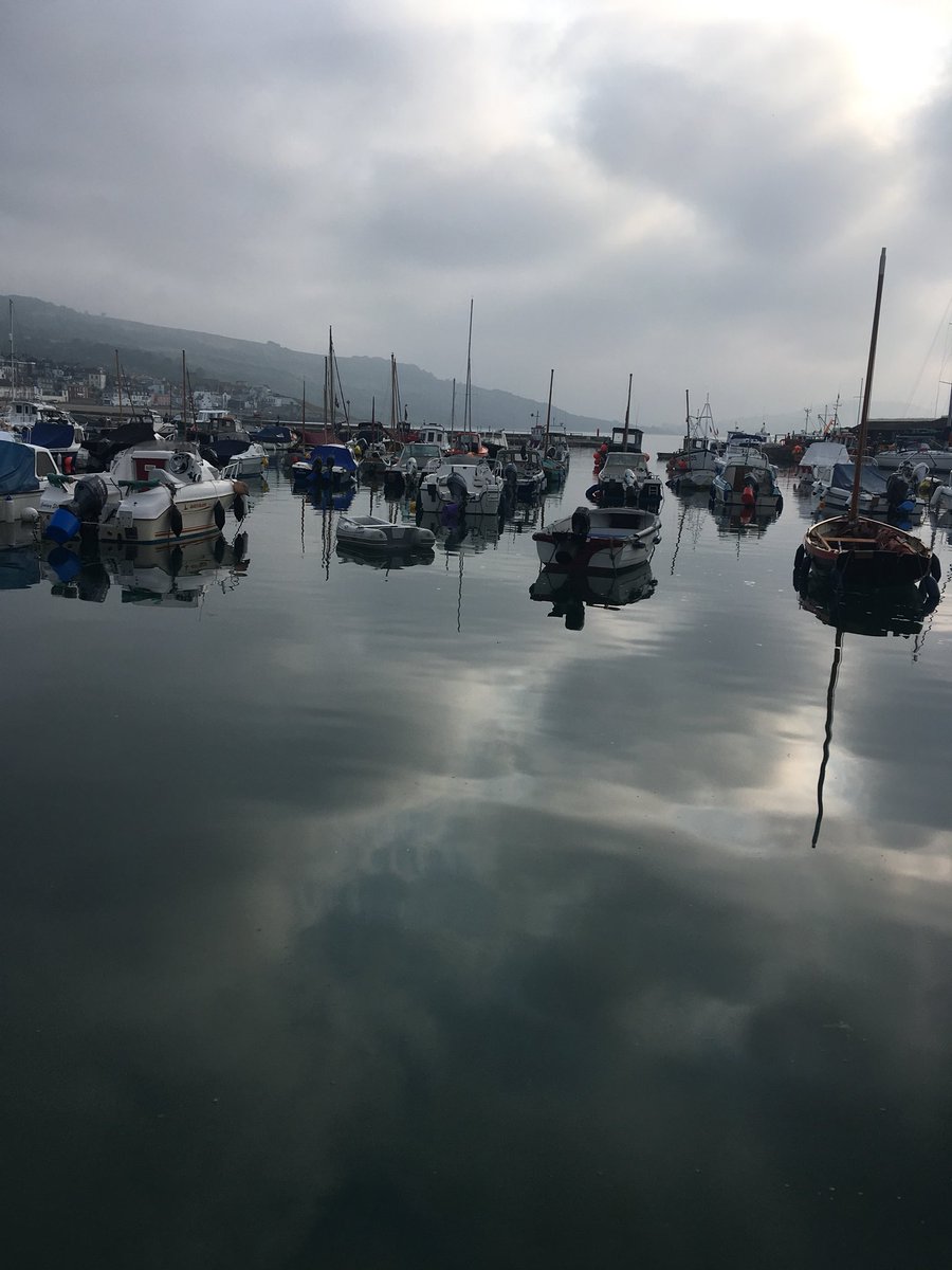 BedeFfinian's tweet photo. Early start to end a few days of boatwork #towedarray #sheehanresearchgroup #alltheniceweather #phd #research #marinemonitoring #lymebay #lymeregis #thebox https://t.co/PcSRw5W8Ya