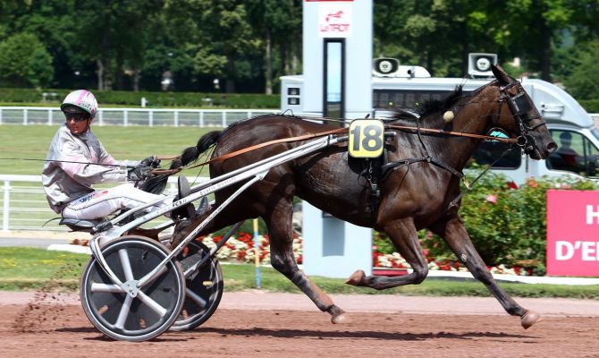 Paris_Turf's tweet photo. Nos bonnes notes en piste ce vendredi 13 juillet #bonnesnotes #trot #Galop 

https://t.co/zbtVnEI3oD https://t.co/o9FgWqXSJP