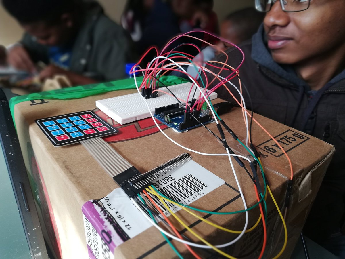 skinnyshugo's tweet image. Thanks to @arduino the kids made some super cool tech dustbin #Smartbin #SmartCities #gkVacWork @Geekulcha @NCDevEco