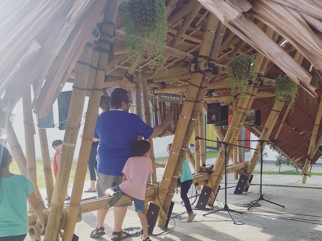 There's still time to see the Instrument: A Bamboo Musical Installation at Borneo744 (up until Sunday). This striking public installation became a site specific musical sphere with expert #WendyTeo collaborating with @karinding_attck. #RFF2018