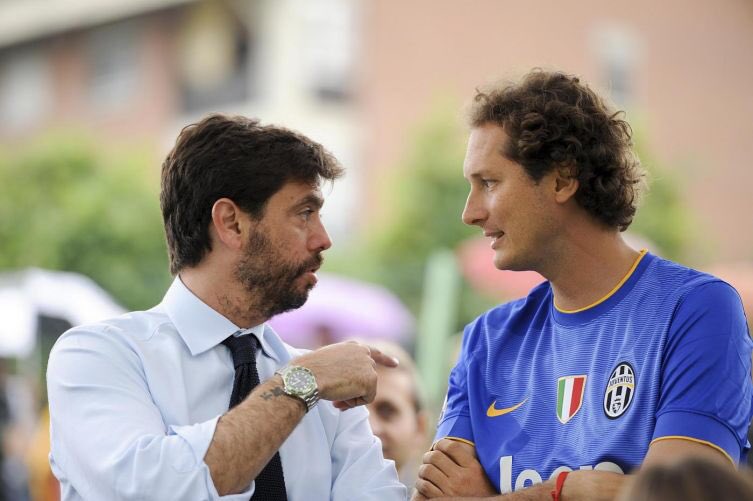 willy_signori's tweet photo. “Io Cristiano te lo metto in bilancio, ma tu mi devi guardare fisso negli occhi e mi devi dire: John, questo me serve”

“John... questo me serve... tutti i giorni” https://t.co/ey47puzhqY