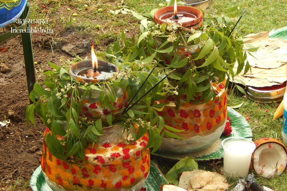 Celebrated in Hyderabad, Secunderabad and other parts of Telangana state, #Bonalu is a Hindu Festival in which Goddess Mahakali is worshipped. The festival is regarded as a form of thanksgiving to the Goddess after the fulfillment of vows. #IncredibleIndia <a href="/alphonstourism/">Alphons KJ</a>
