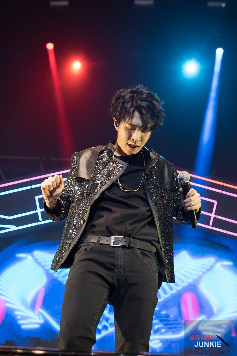 realgot7ing's tweet photo. only intellectuals will understand the power of these photos https://t.co/s5O736Nn39