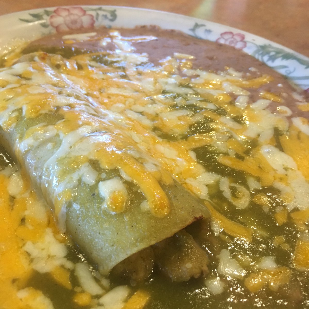 PNWfoodphotog's tweet photo. I was out gathering auction items for #hoptemberfest when at 3:30 my stomach yelled at me that I forgot to eat!!! So one side #enchaladas  with #glutenfree green sauce it is. And it’s sooo yummy! @ElPortonCafe @YSFgives #nonprofit #foodie https://t.co/fVN6MfHed1