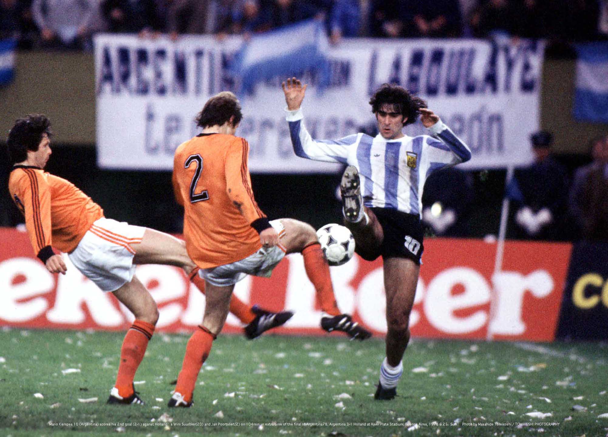 tphoto on X: Mario Kempes (Argentina) celebrates after his 2nd goal in the  final of World Cup Argentina78, Argentina 3-1 Holland at River Plate  Stadium, Buenos Aires, 1978.6.25. Sun.  / X