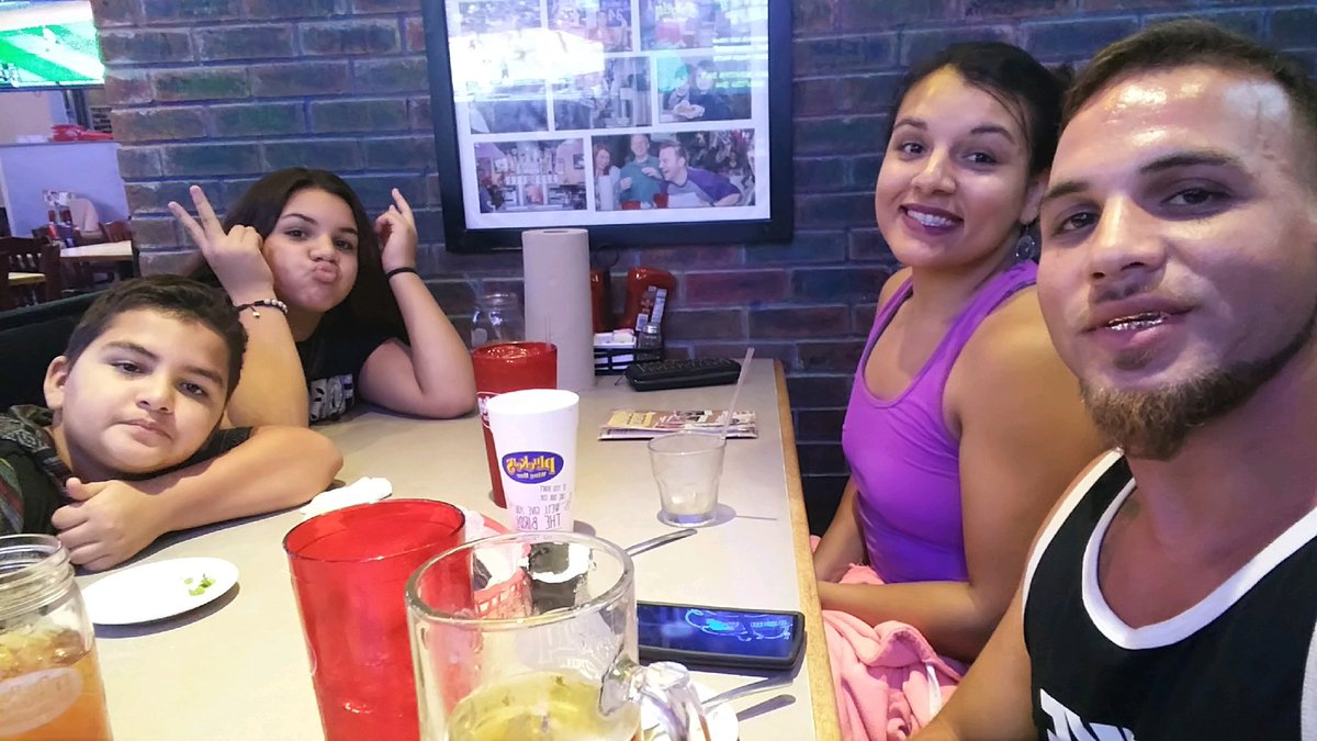 Orland022's tweet photo. About to slam! #pluckers https://t.co/SiZCnMLzYi