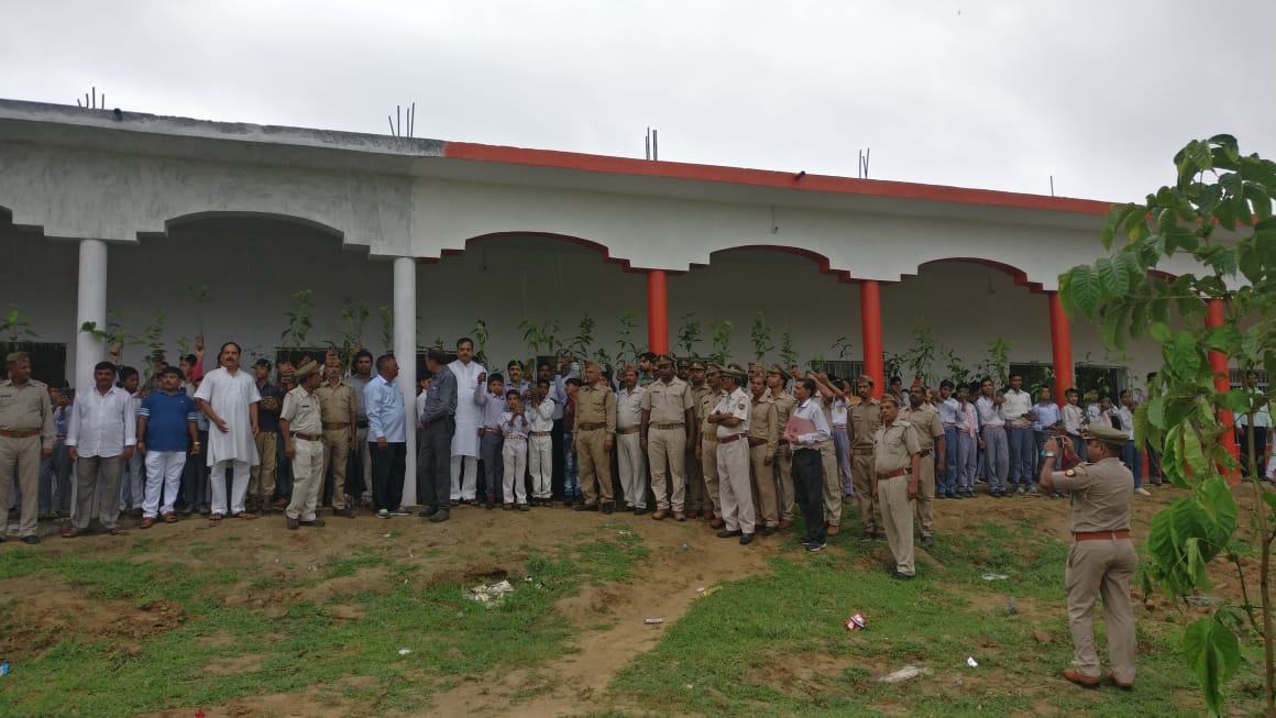 cleanganganmcg's tweet photo. Public Participation is an integral part in ensuring a green cover in Ganga basin. In order to raise public consciousness towards the Ganga Vriksharopan Abhiyan (1/2) https://t.co/iHtSfPB7xE