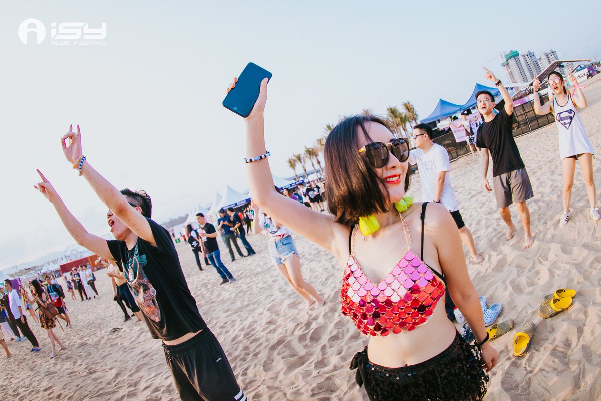 Throw your hands up in the air!