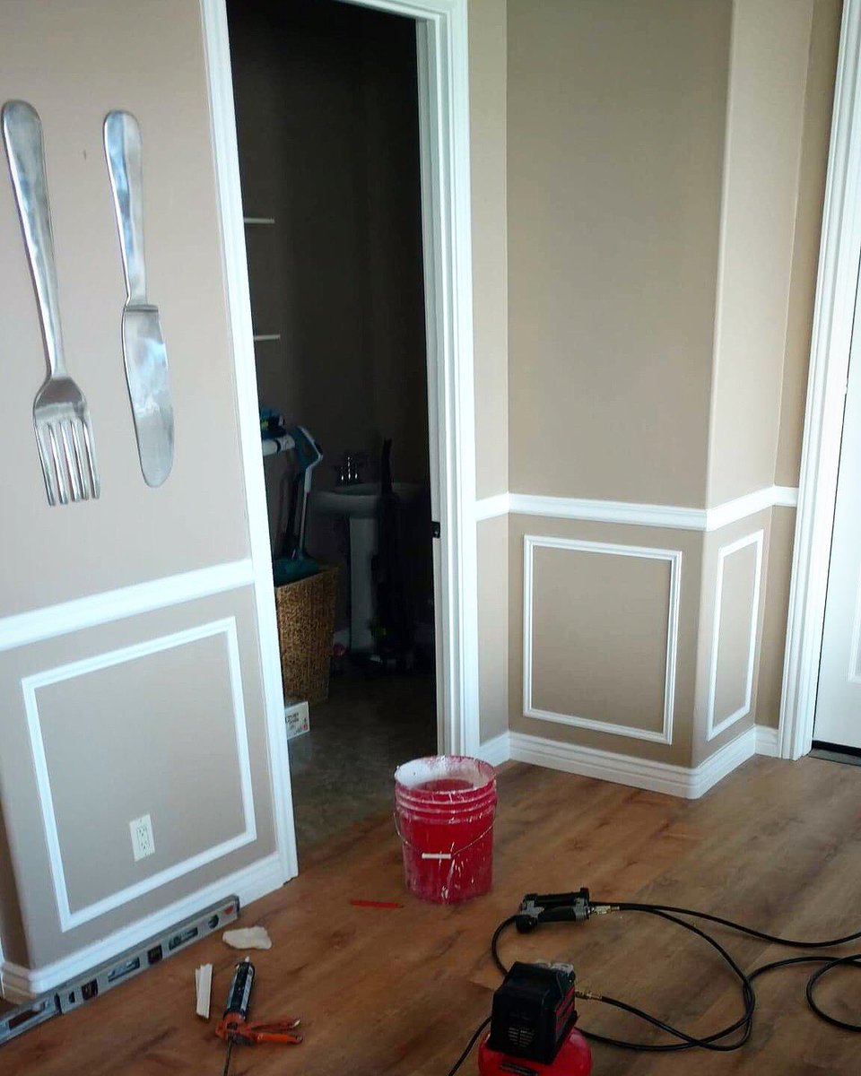 thefixitguyaz's tweet photo. Fresh #paint, #wainscoating and new #flooring. Wowza 😍
.
.
#Santanvalley #handyman #thefixitguy (480) 694-9021 https://t.co/NLx4kNQPf9