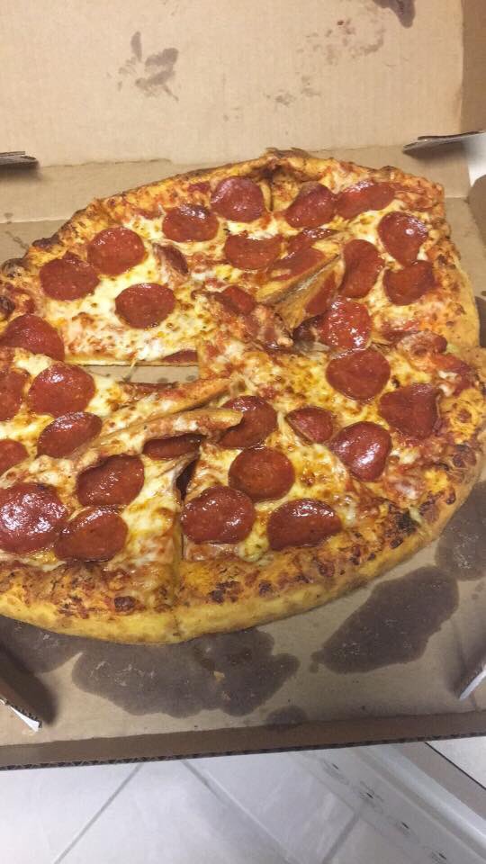 missemzilla's tweet photo. @dominos The one that doesn’t look like this. @dominos ....what gives? https://t.co/rfdSpyTbD7