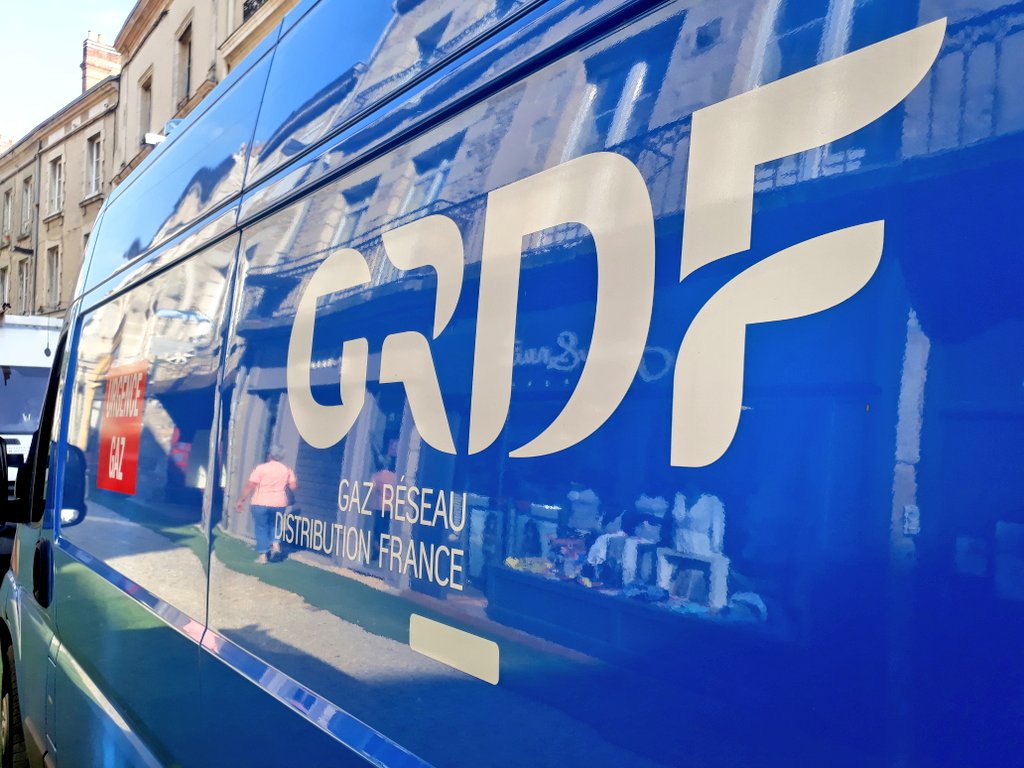 GarciaPierric's tweet photo. @GRDF renouvelle son réseau pour le moderniser en centre ville d'#Alençon ! Bravo au #professionalisme des 👨‍🏭#gaziers👩‍🏭 sur le terrain ! #GRDFNO https://t.co/z5ZP5Zh10z https://t.co/P7xTz47ORW