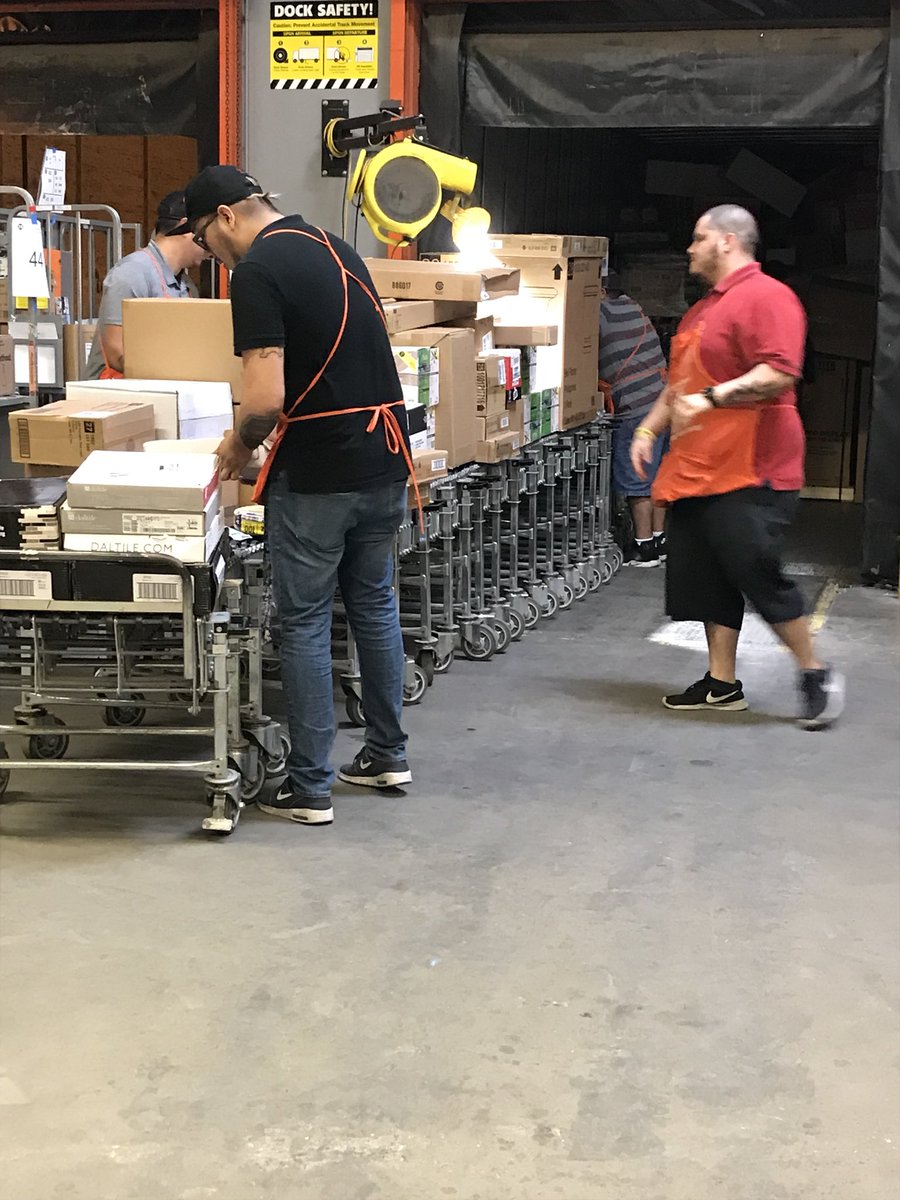 sonnyboy825's tweet photo. 8519 unload team!  1385 cartons in 72 minutes!  Wow!  Outstanding job !   @THDNina @THDRoxSalinas @ https://t.co/lL2evpohtl