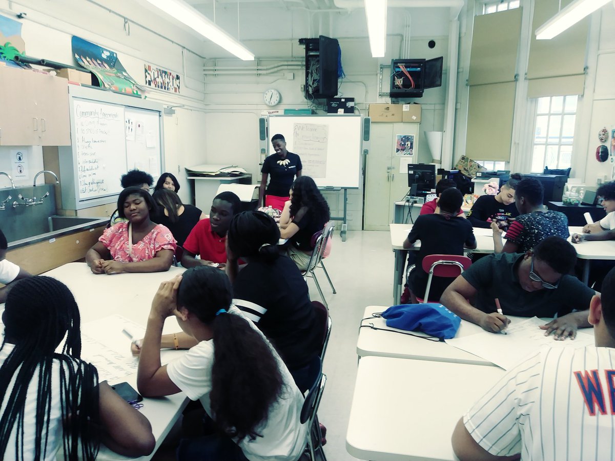 aupebrooklyn's tweet photo. Community building today with our Bridge and our SYEP students #4daysstrong #aupefirst https://t.co/U9jDRvp5CR