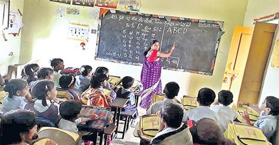 sakshinews's tweet image. సర్పంచ్‌ అంటే ఇలా‘గుండాల’   : sakshi.com/news/telangana… 
#sarpanch
#teachinglessons
#Gundala