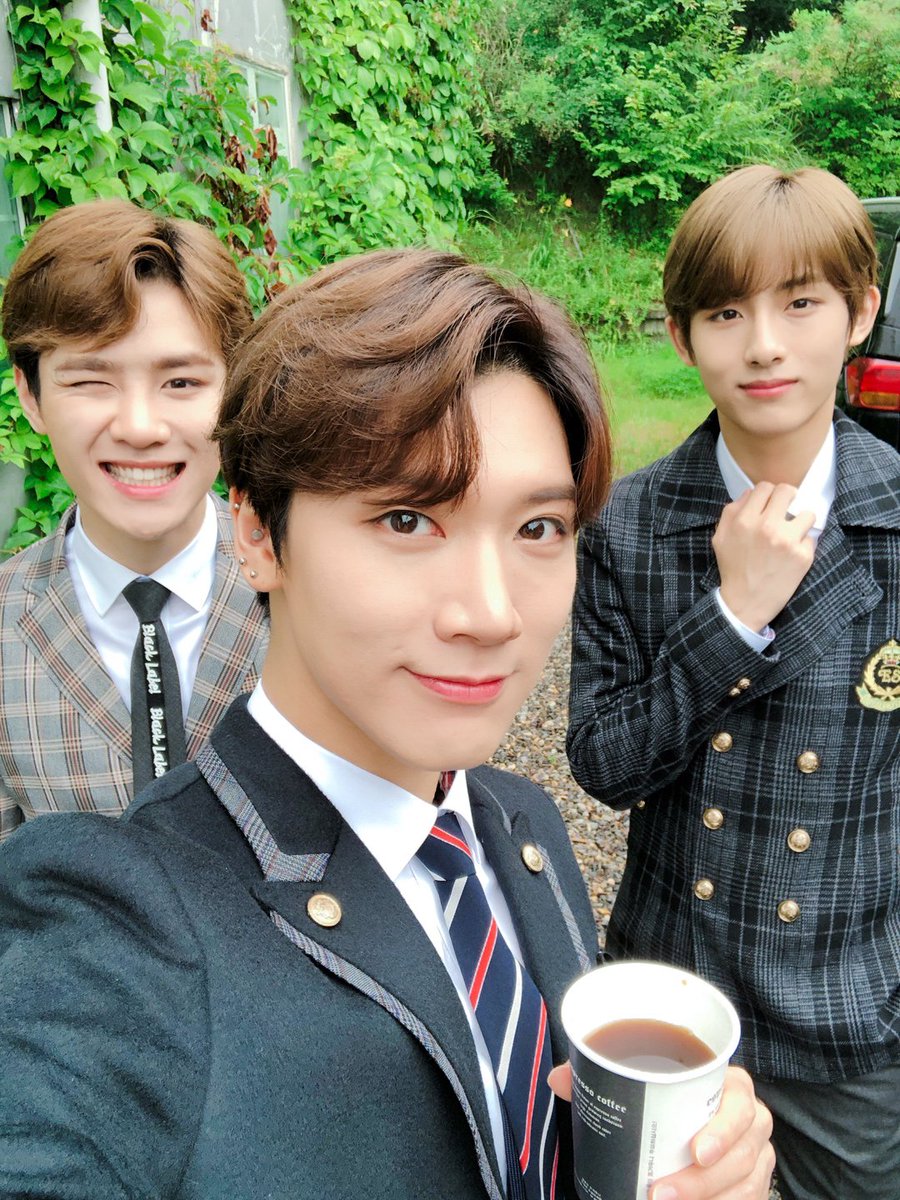 쿤쿤😻텐텐😽윈윈😸

#교복시티
#엘리트학생복