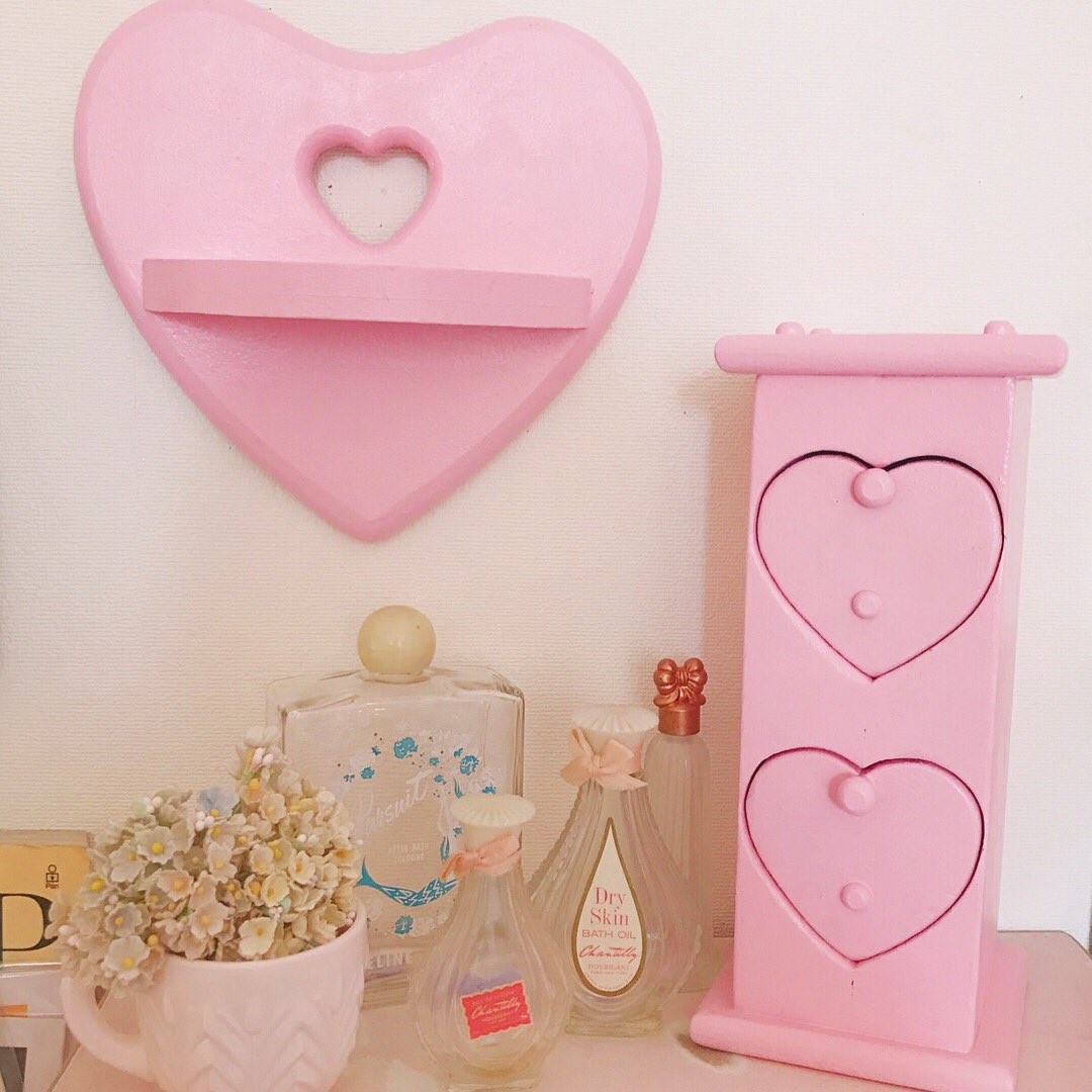 RorettasRoom's tweet photo. new wood shelf https://t.co/VxmLFiQtJG